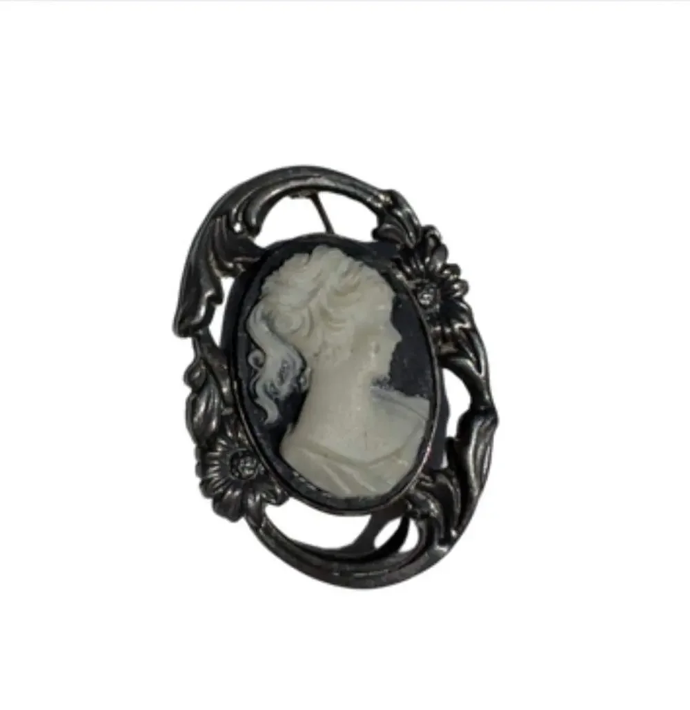 Vintage Cameo Jezlaine Signed Sterling Silver Brooch Pin 9.7 grams
